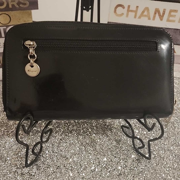 SALVATORE FERRAGAMO Black Patent Leather Zip Around Wallet 🔥 - Picture 3 of 13